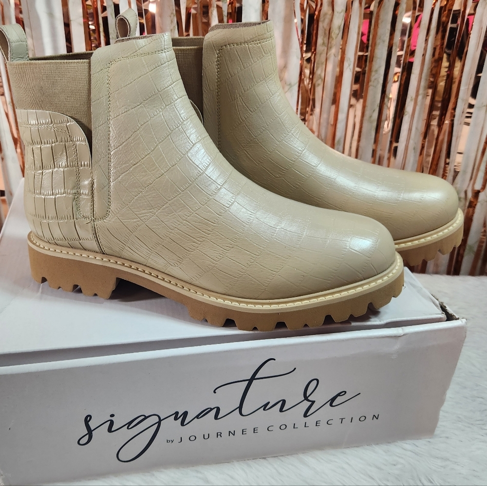 Signature by JOURNEE COLLECTION Beige Ankle Boots